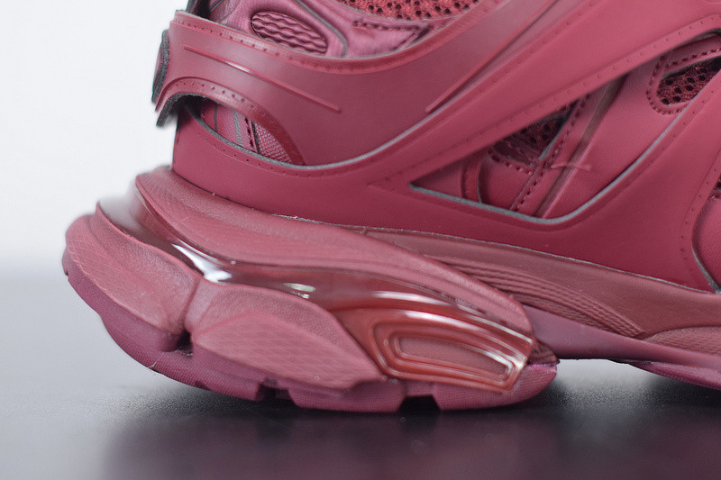 bc track sneaker