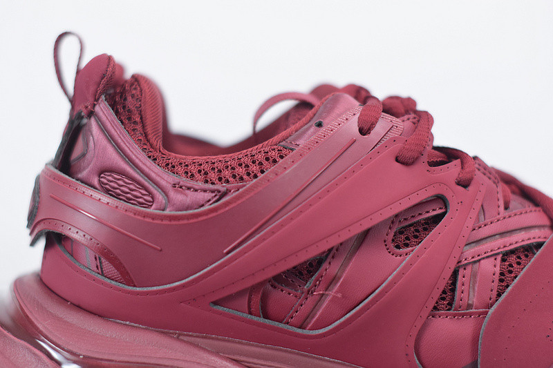 bc track sneaker