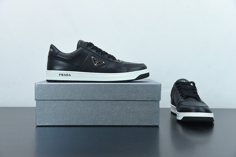 pr sneaker