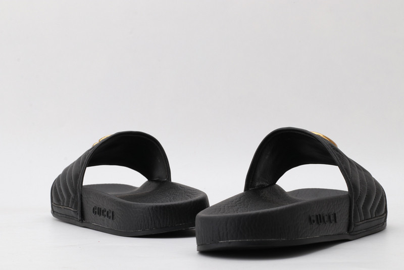 g*u*i sandals