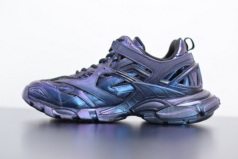 bc track sneaker