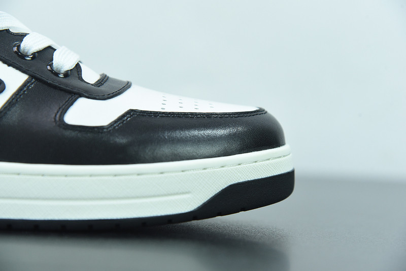 pr sneaker