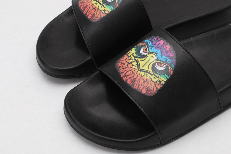 g*u*i sandals