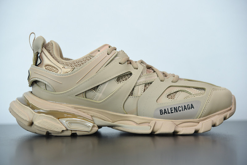 bc track sneaker