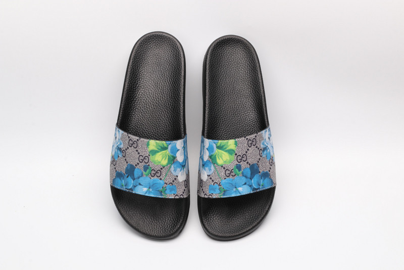 g*u*i sandals