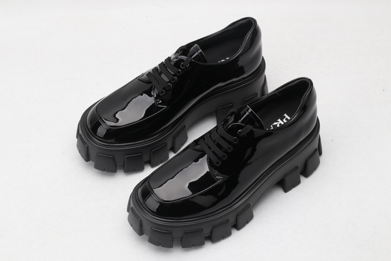 pr sneaker