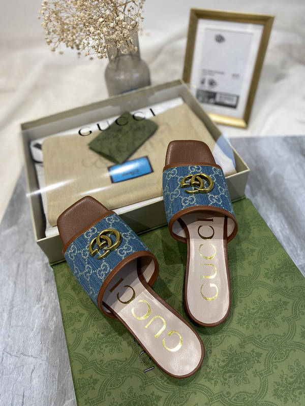 g*u*i sandals