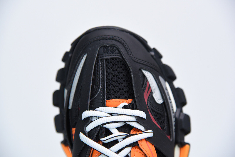 bc track sneaker