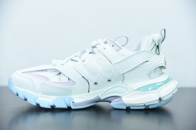 bc track sneaker