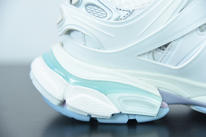 bc track sneaker