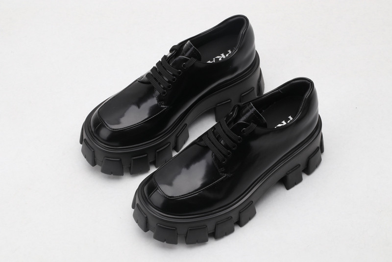 pr sneaker