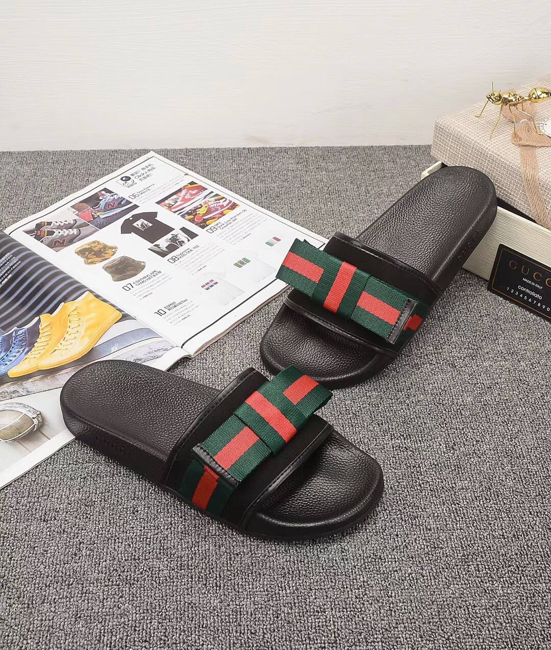 G*u*i sandals