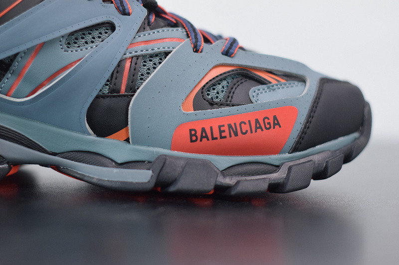 bc track sneaker