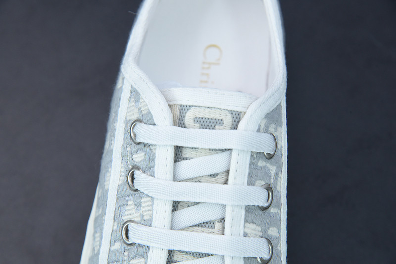 dio* low-top walk