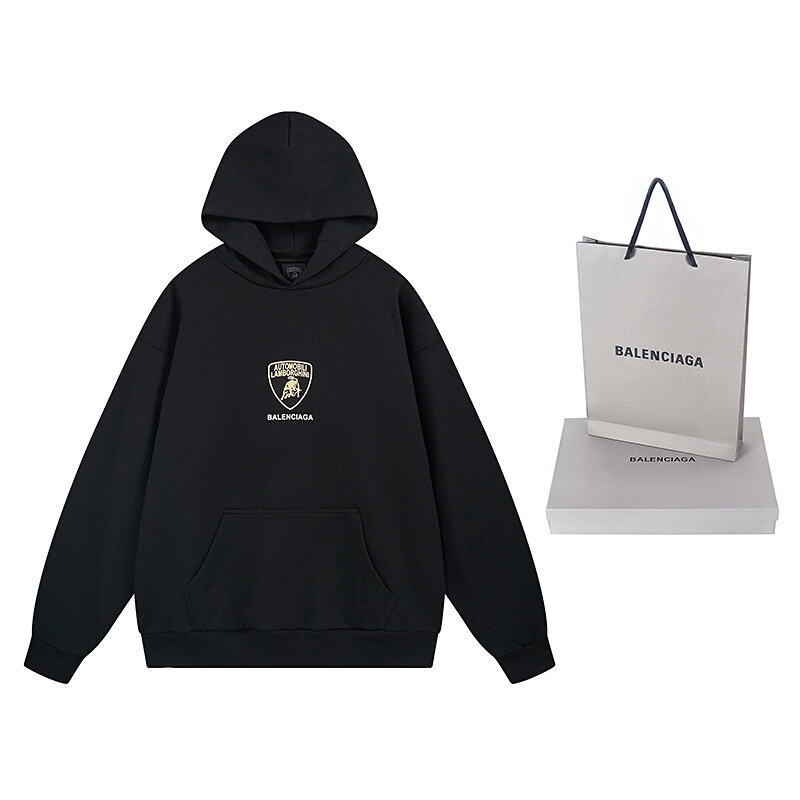 Ba1en*iaga clothes