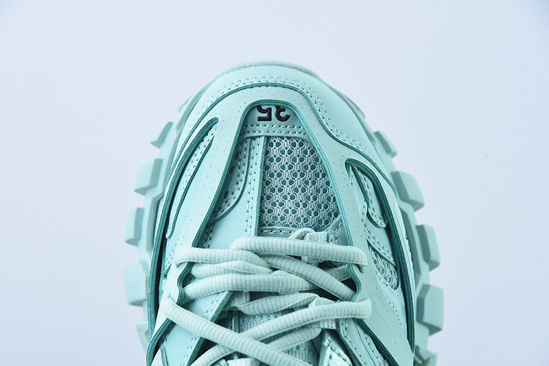 bc track sneaker