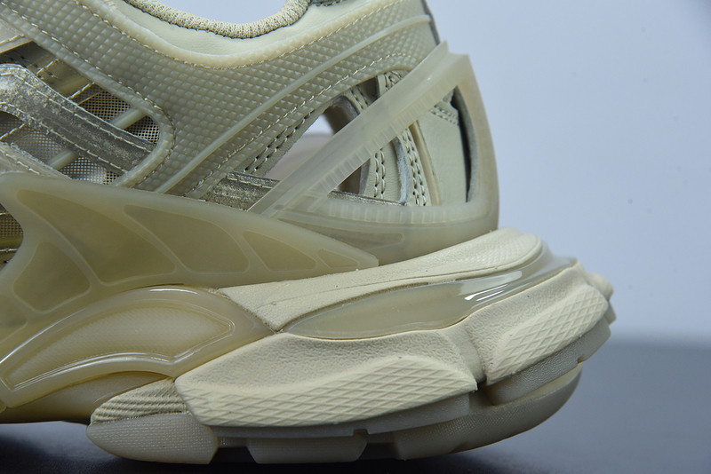 bc track sneaker