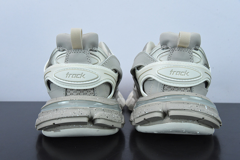 bc track sneaker