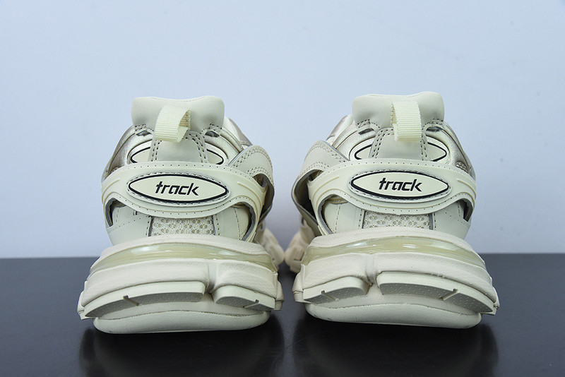 bc track sneaker