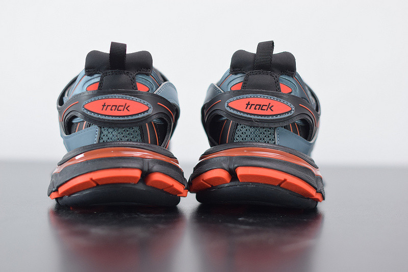 bc track sneaker