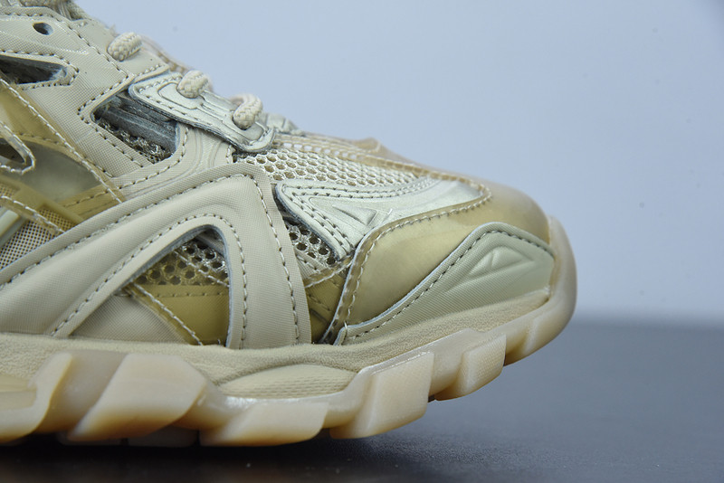 bc track sneaker