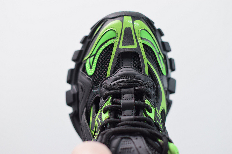 bc track sneaker