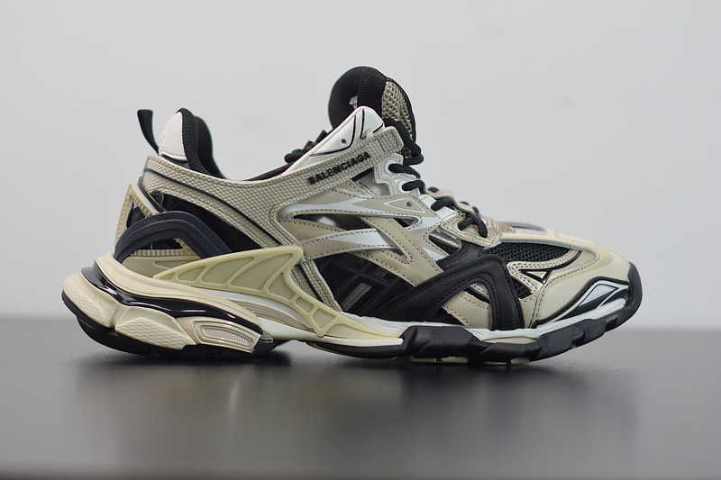 bc track sneaker