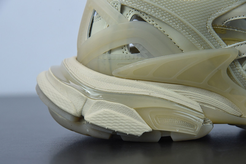 bc track sneaker