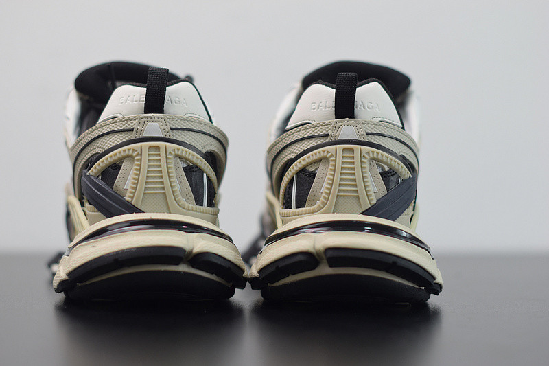 bc track sneaker