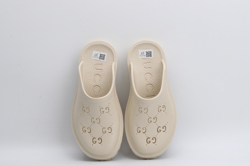 g*u*i sandals low