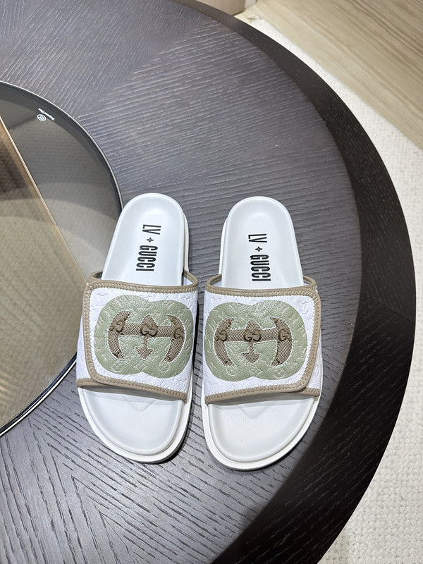 g*u*i sandals
