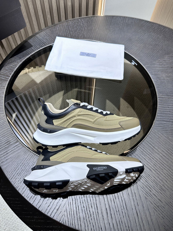 Va1e*ntin0 sneaker