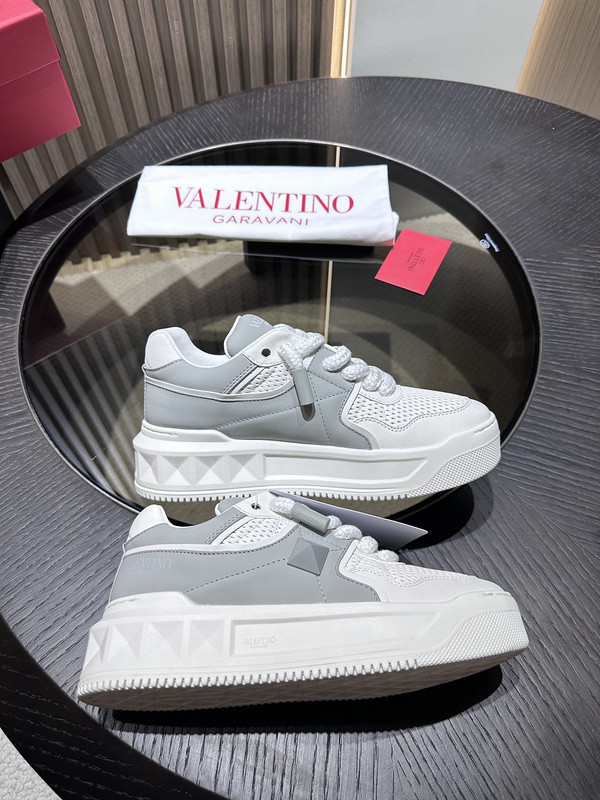 Va1e*ntin0 sneaker