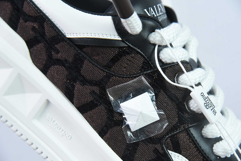 Va1e*ntin0 sneaker