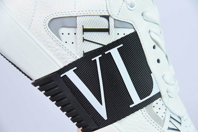 Va1e*ntin0 sneaker