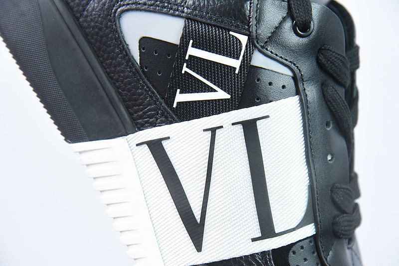 Va1e*ntin0 sneaker