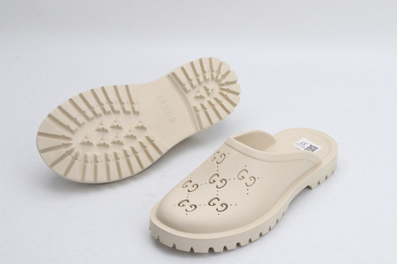 g*u*i sandals low