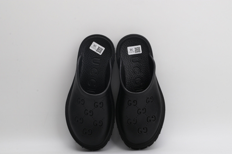 g*u*i sandals low