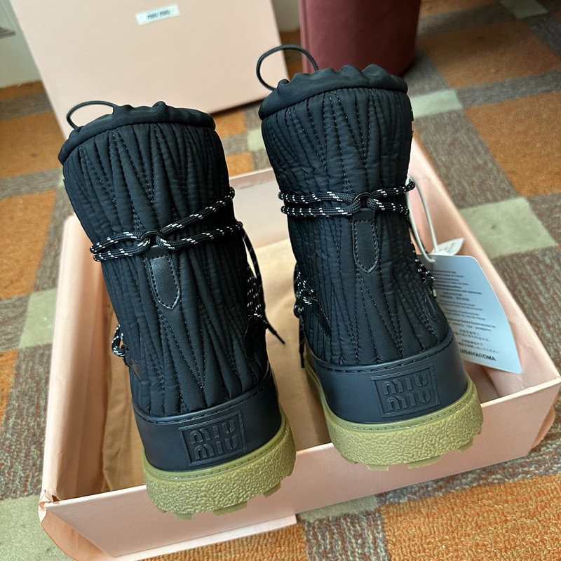 M1um1u sneaker