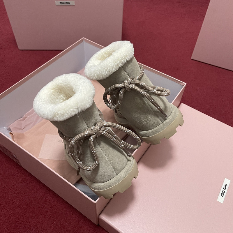 M1um1u sneaker