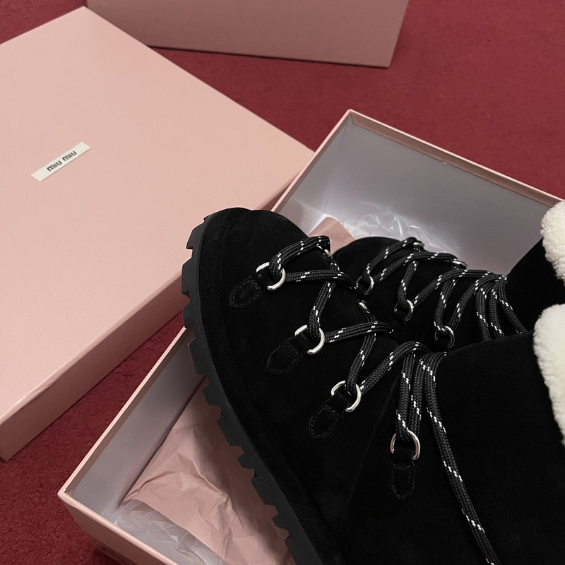 M1um1u sneaker