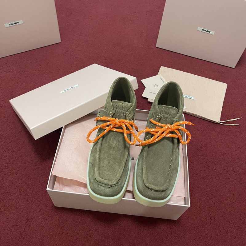 M1um1u sneaker