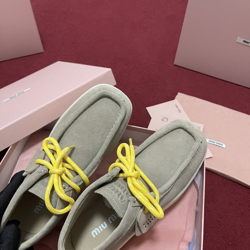 M1um1u sneaker