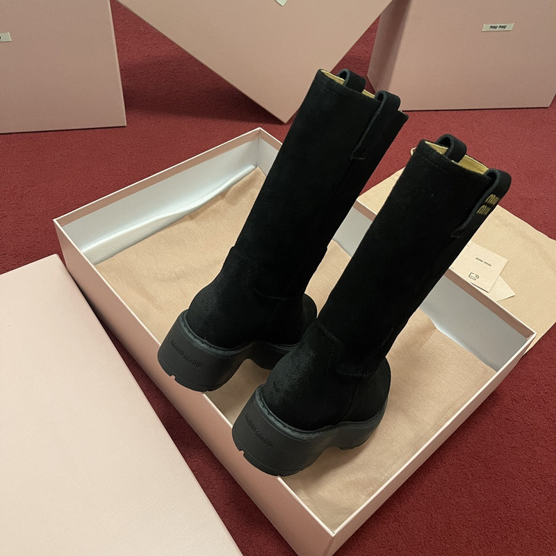 M1um1u sneaker