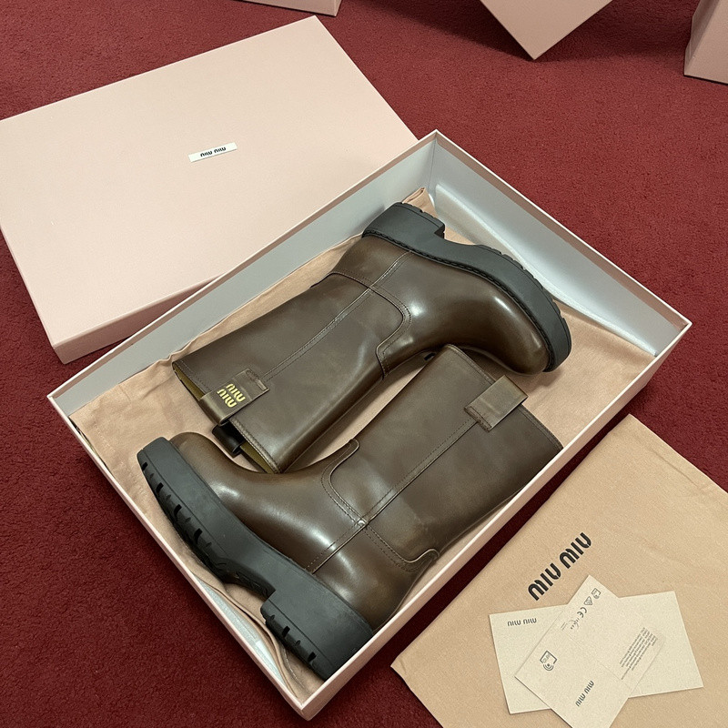 M1um1u sneaker