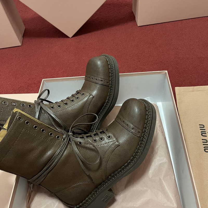 M1um1u sneaker