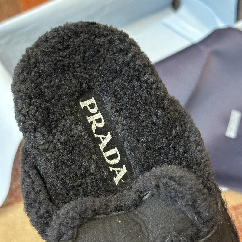 Pra*a sandals
