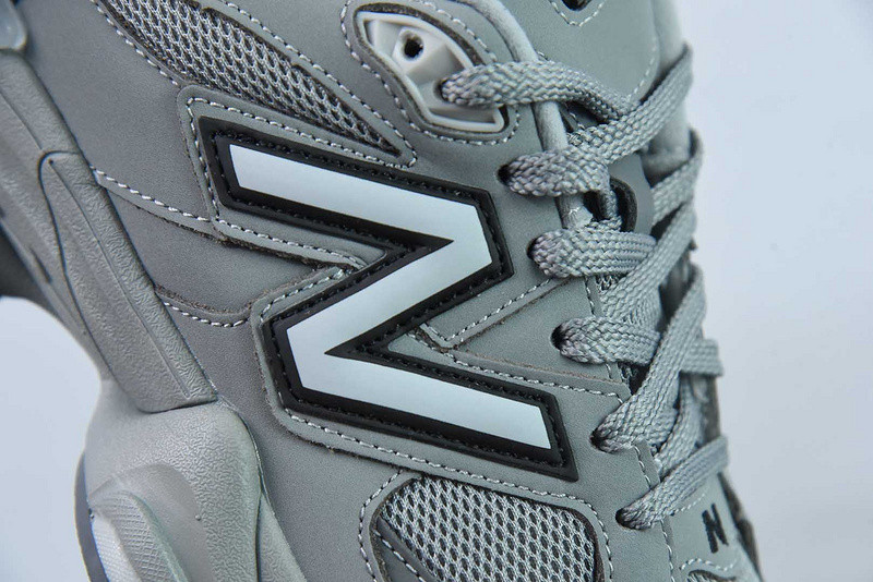 NEW BALANCE SNEAKER