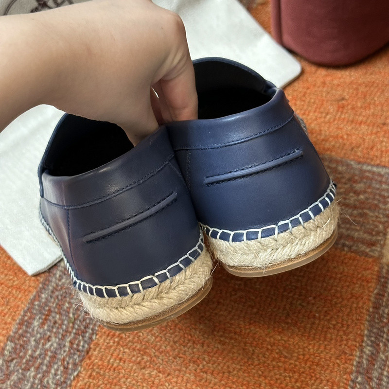 H**me5 sneaker