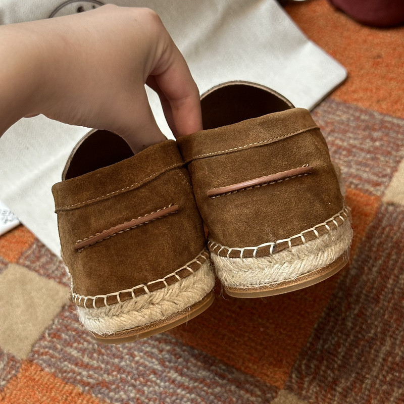 H**me5 sneaker